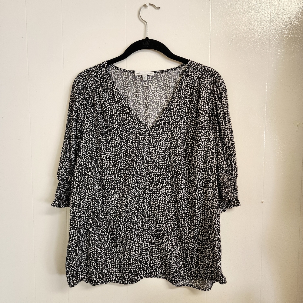Maison d'Amelie Paris, Large, Black & White, V neck, Short Sleeved.
